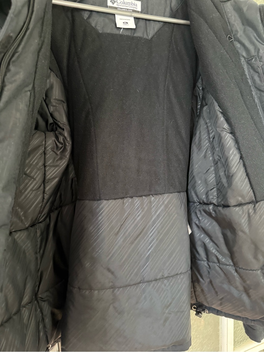 Columbia Black Ski Jacket with White Accents - Picture 5 of 7